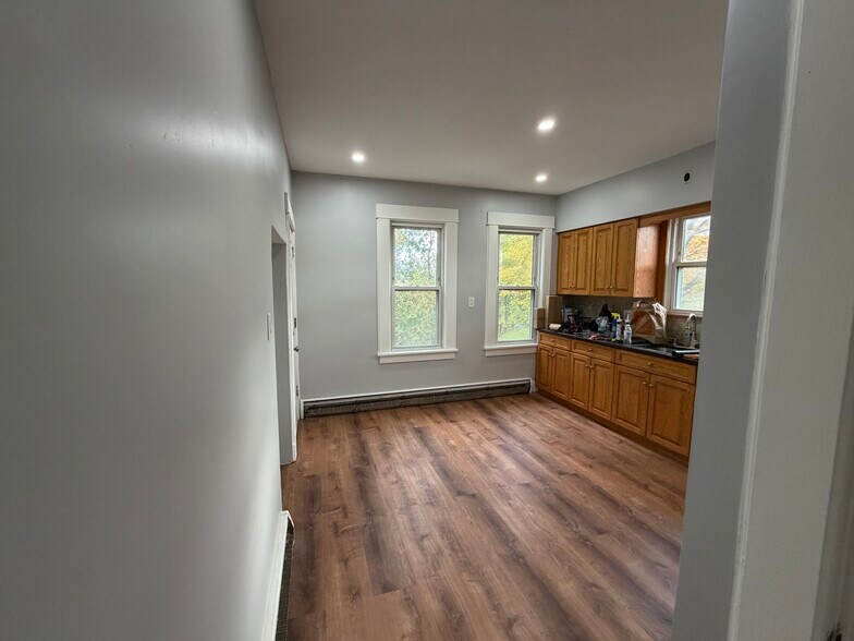 Building Photo - 94 N 16th St