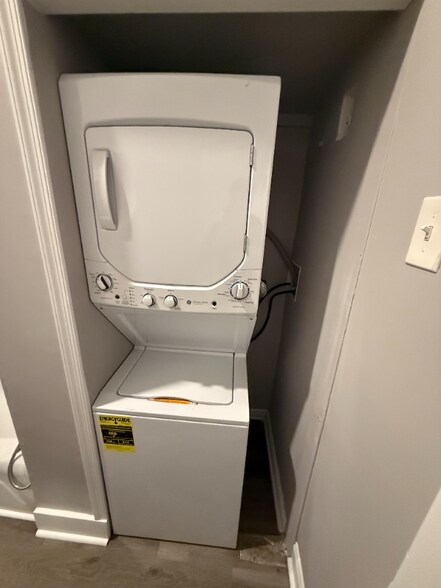 Building Photo - 642 E Indiana Ave