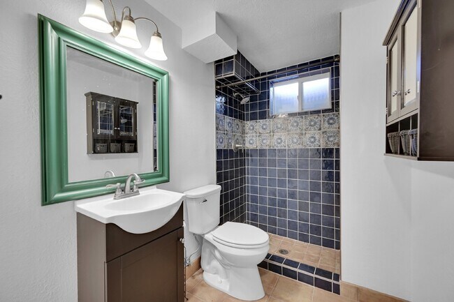 Building Photo - $2,095.95 with $300 off the first month's Rent - 4 Bedrooms, 2 Bathrooms, Single Family Home in C...