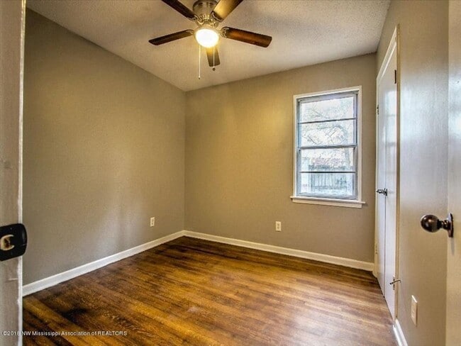 Building Photo - Great home in a cove, Southaven Schools!