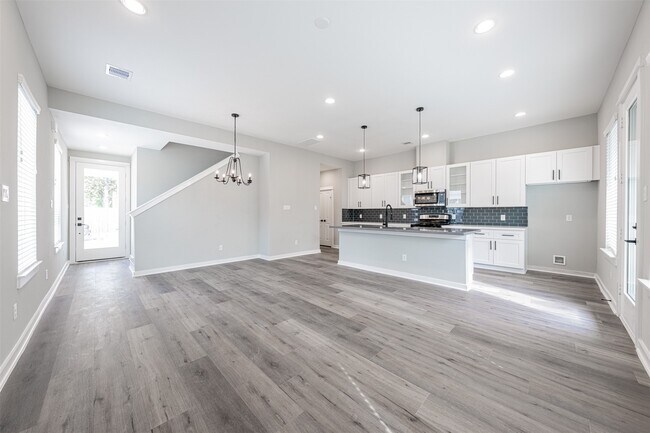Building Photo - 8402 Berry Green Ln