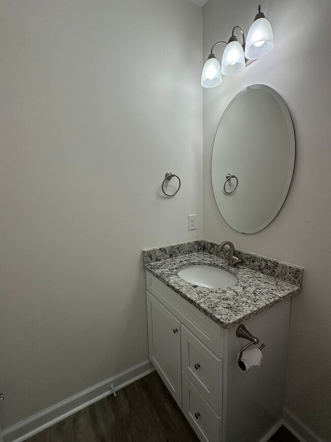 Building Photo - Cozy 2-bedroom home in New Bern