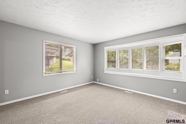 Building Photo - 105 Hillside Dr