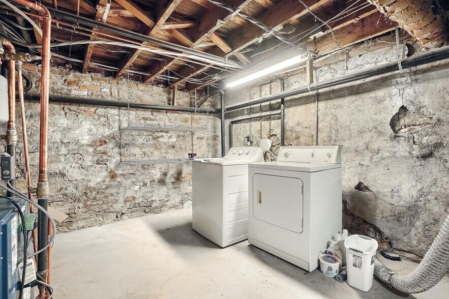 Building Photo - 2120 W 28th Ave