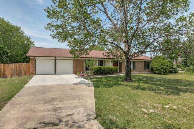 Building Photo - BEAUTIFUL 4-BEDROOM IN SUNSHINE ESTATES