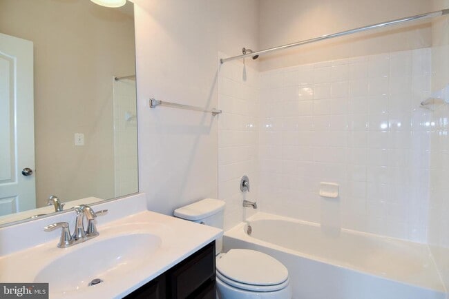 Building Photo - 810 Fair Winds Way