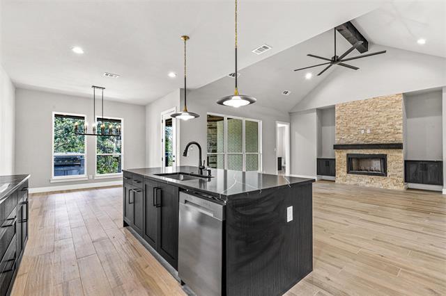 Building Photo - 1064 Glenoaks Dr