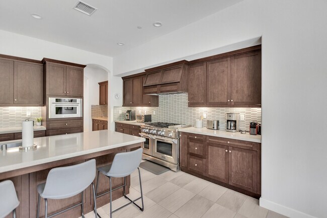 Building Photo - 81805 Four Seasons Pl
