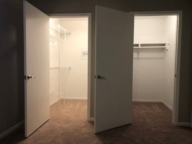 Building Photo - 4 Bedroom / 2.5 Baths / 2 Car Garage with ...