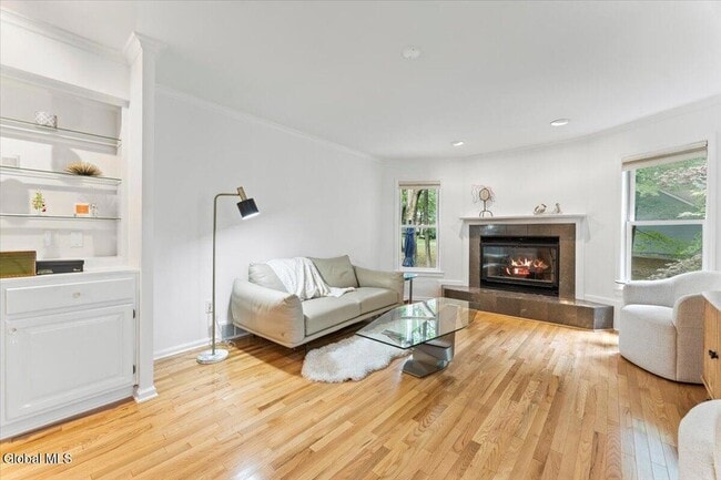 Building Photo - 12 Vallera Rd