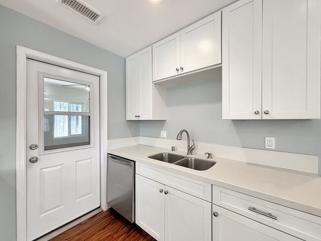 Building Photo - Beautiful 4BD/3BA House in Clairemont W/ A...