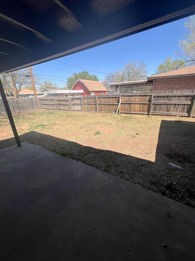 Building Photo - Pre Leasing for Fall 2026!! 4/3 in Medical District!