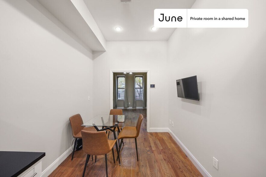Building Photo - Room in Shared 4 bed/1 bath home