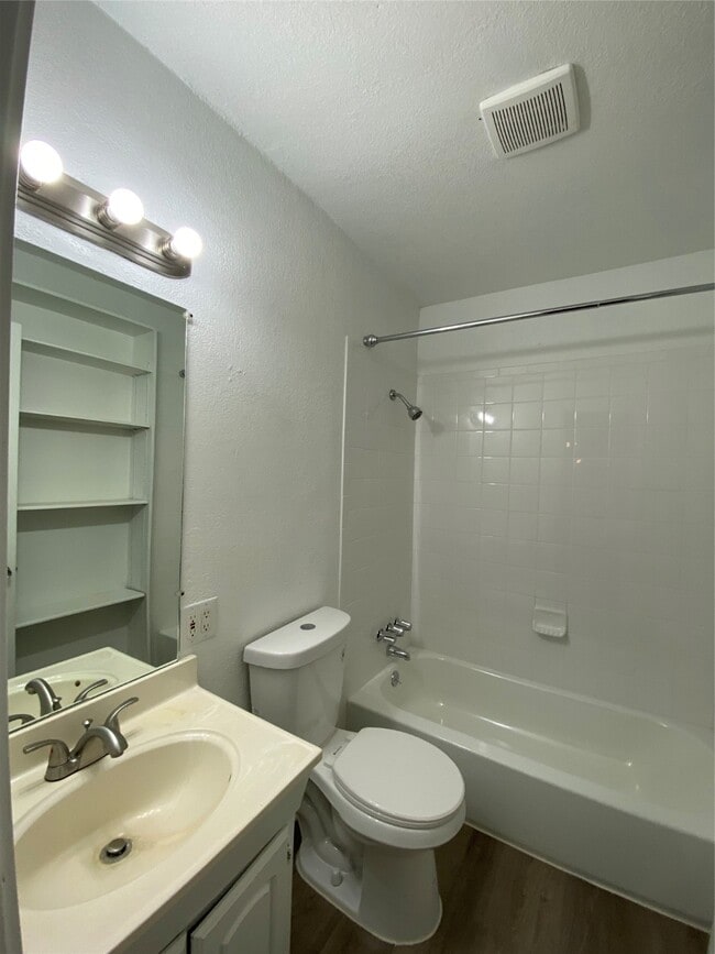 Building Photo - 1305 Zuber Dr