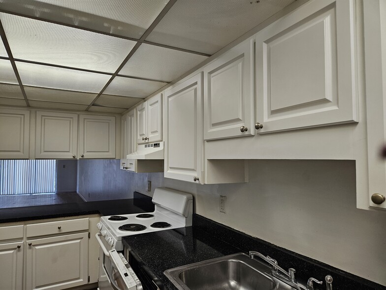 Building Photo - 3505 Tarpon Woods Blvd