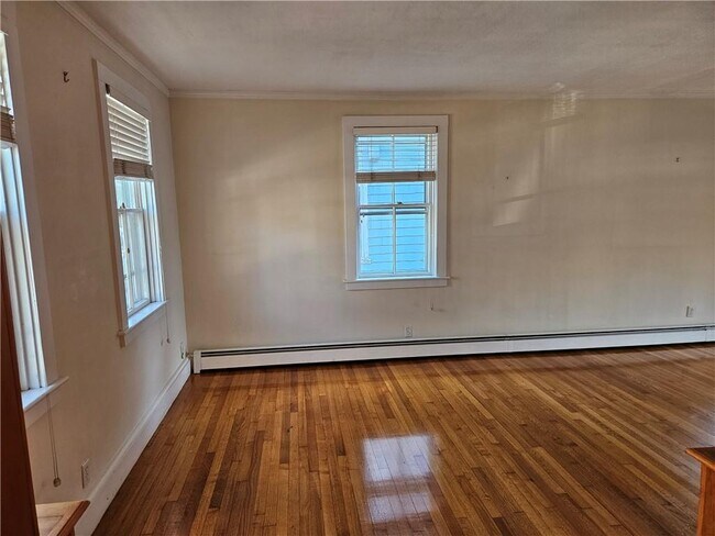 Building Photo - 10 Cherry St