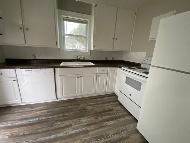 Building Photo - Charming 3 bedroom home in the heart of do...