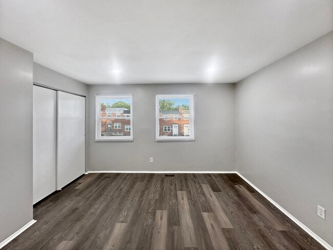 Building Photo - 4344 Roberton Ave