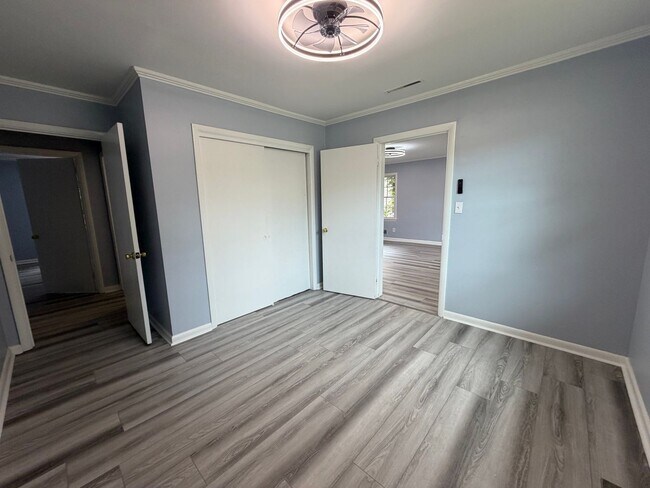 Building Photo - 226 College Dr