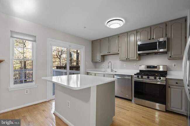 Building Photo - 18502 Clovercrest Cir