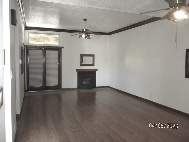 Building Photo - 10409 Camino Del Oso NE