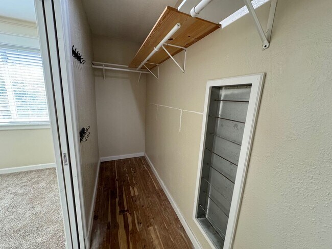Building Photo - 2 Bedroom/1.5 Bathroom Townhouse Available in Union City!!