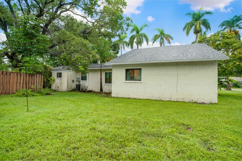 Building Photo - 1540 Alhambra Dr