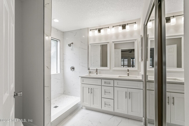Building Photo - 8621 Goodbys Trace Dr