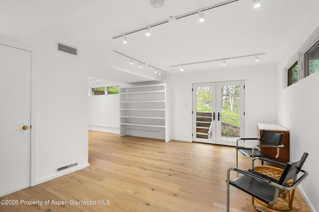 Building Photo - 284 Eastwood Rd