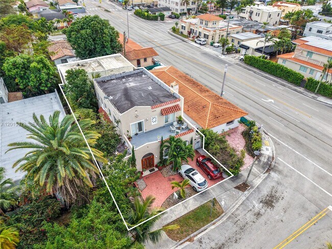 Building Photo - 1678 SW 11th St