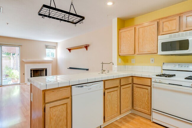 Building Photo - 3-bedroom, 2.5-bath condo nestled in the prestigious Terra Vista community of Rancho Cucamonga