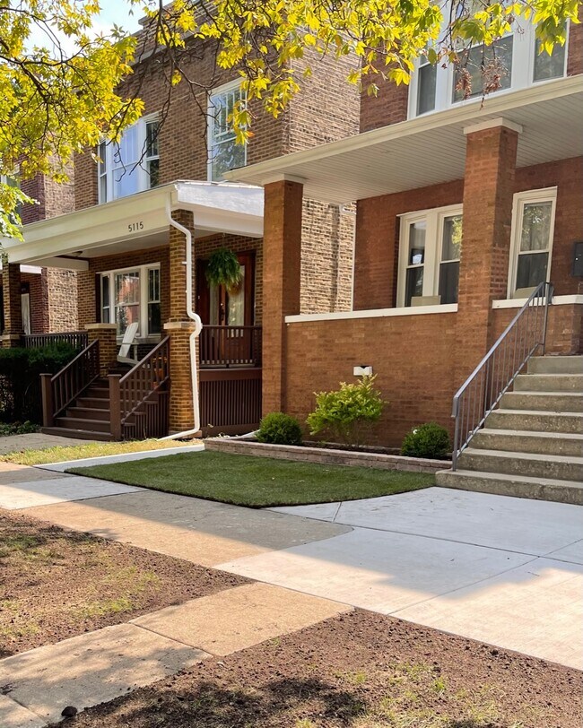 Primary Photo - 5117 W Cullom Ave