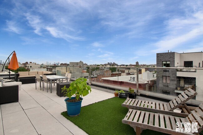 Building Photo - 376 Franklin Ave