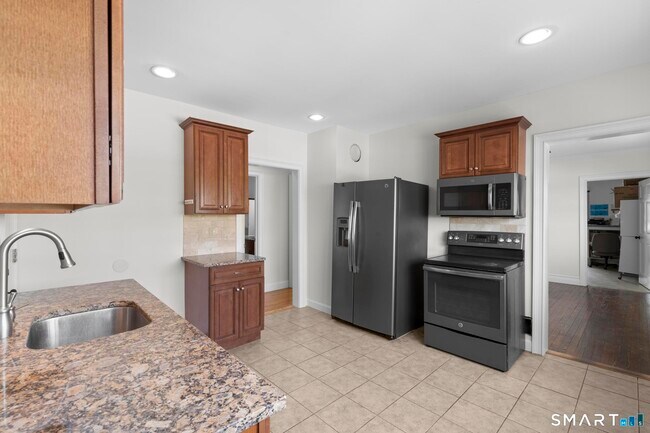 Building Photo - 712 Madison Ave