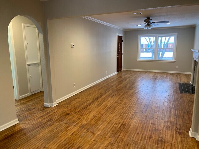 Building Photo - 713 S Lakewood Ave