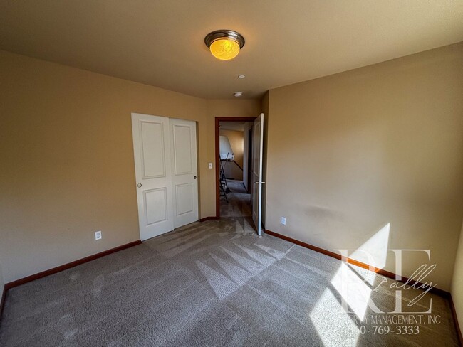 Building Photo - Spacious 3-Bedroom Home in Desirable Manet...