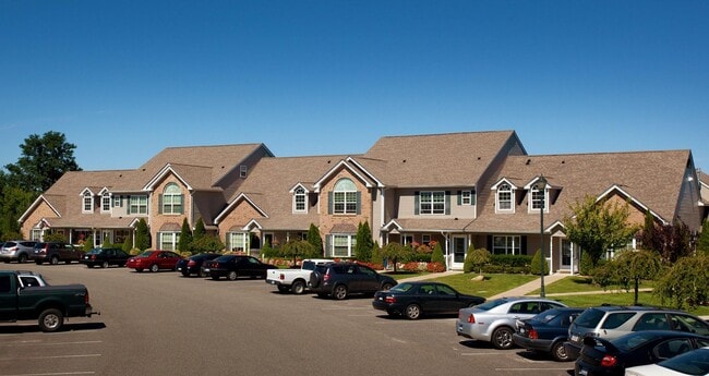 Building Photo - 166 Pineview Ln