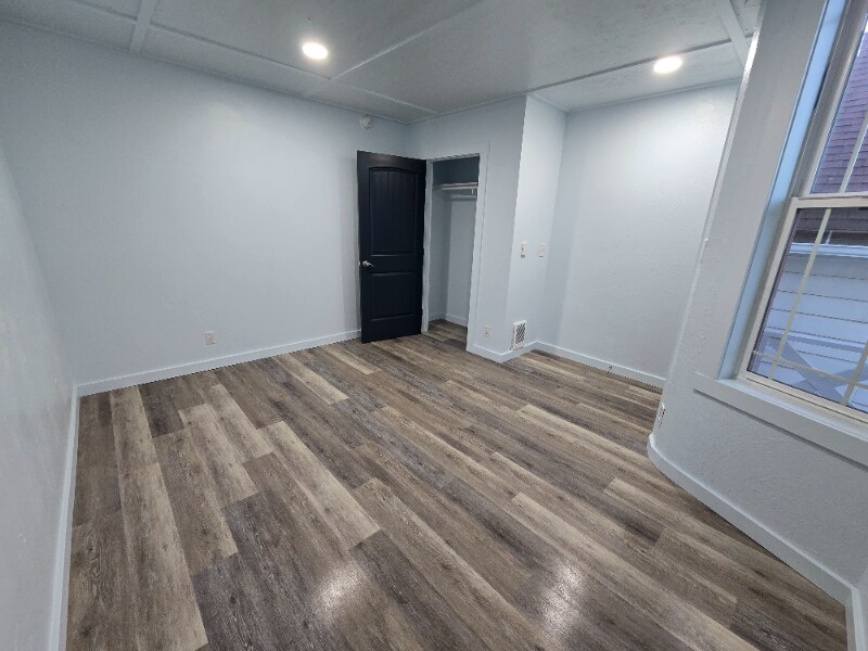 Building Photo - 1130 E 2nd St