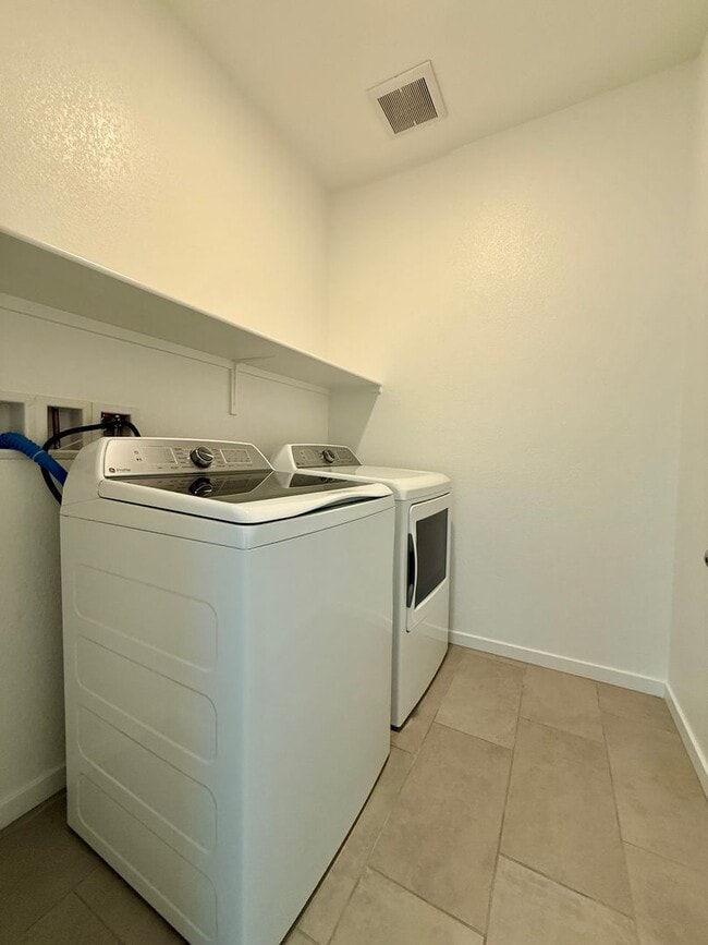 Building Photo - Beautiful Spring Valley Lennar Home-Make it yours today!