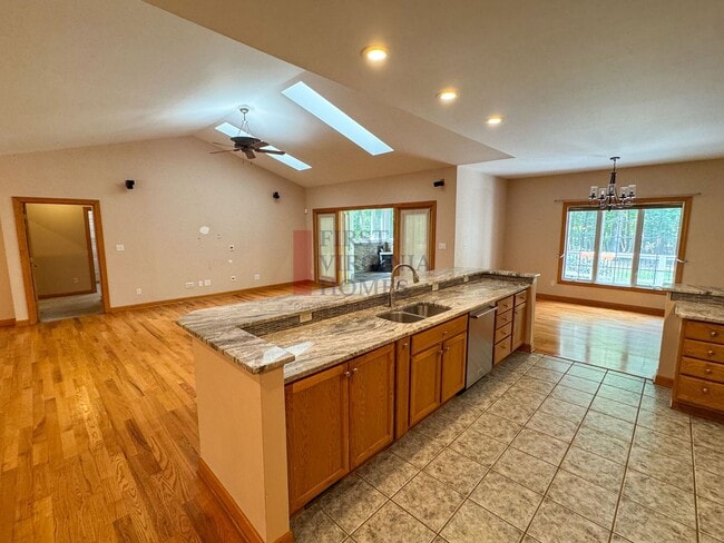 Building Photo - 25 Fleetwood Dr
