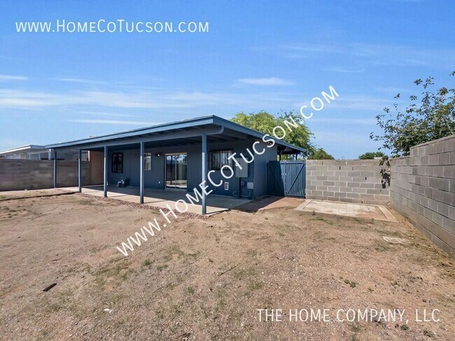 Building Photo - 2349 S Saddleback Ave