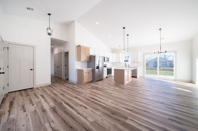 Building Photo - 753 N Gilda St