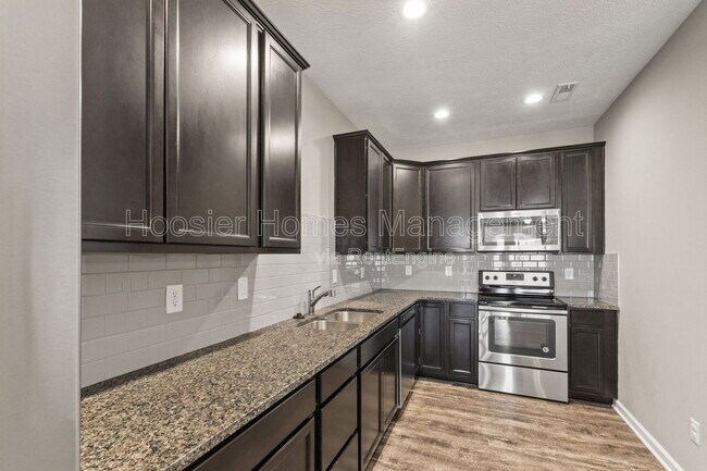 Building Photo - 556 Dylan Dr