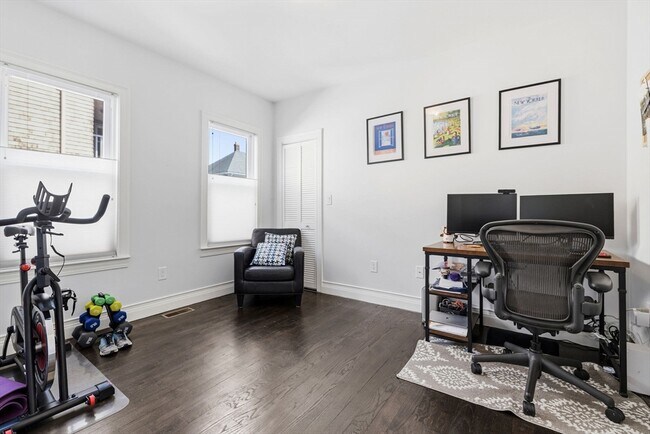 Building Photo - 67 Everett St