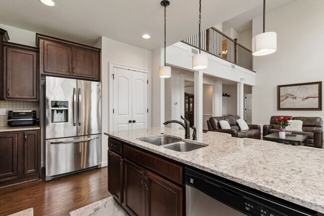 Building Photo - 5 Bedroom 3.5 bath home in Hickory Landing
