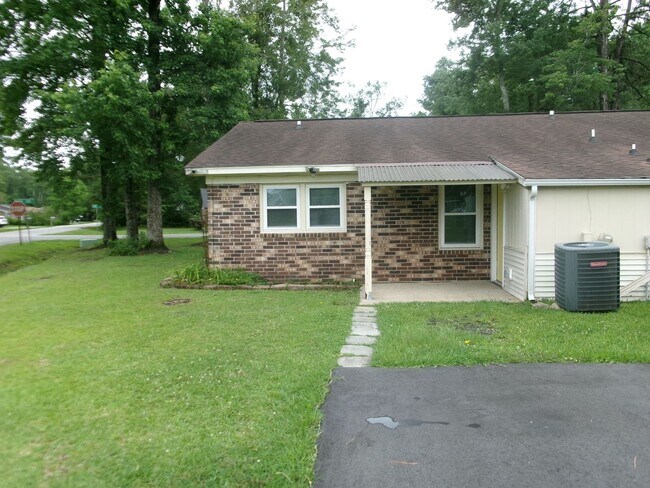 Building Photo - 2 bedroom duplex apartment off Forestbrook...