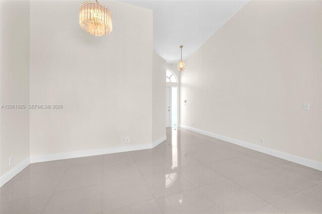 Building Photo - 17194 Ventana Dr