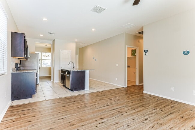 Building Photo - 42087 W Balsa Dr