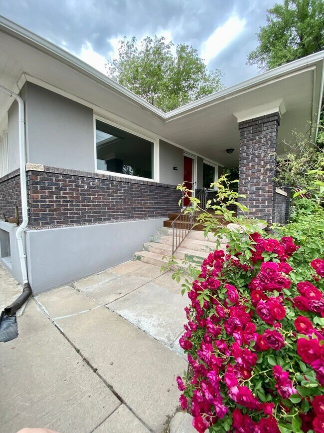 Building Photo - Beautiful 4-Bedroom House