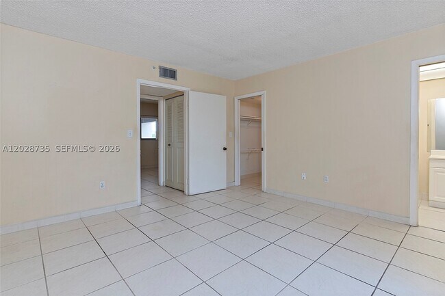 Building Photo - 8760 SW 133rd Ave